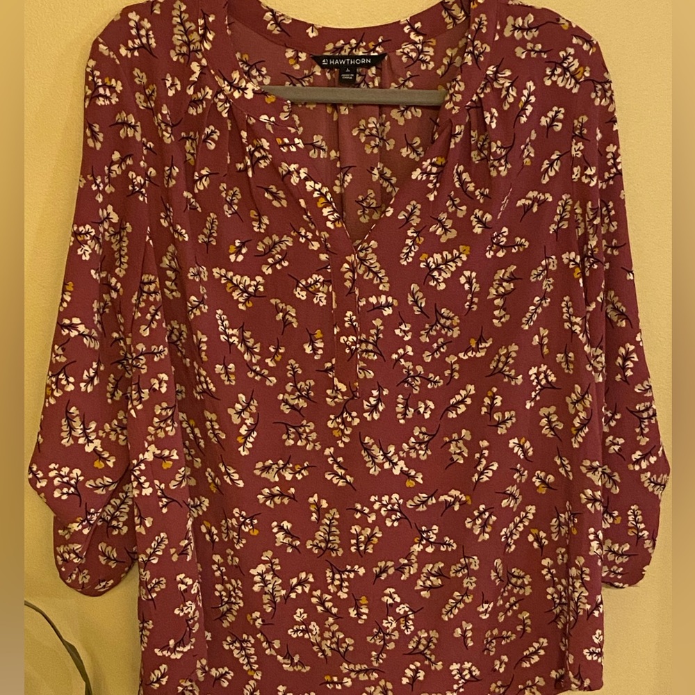 Women's Hawthorn size L, flowered blouse.